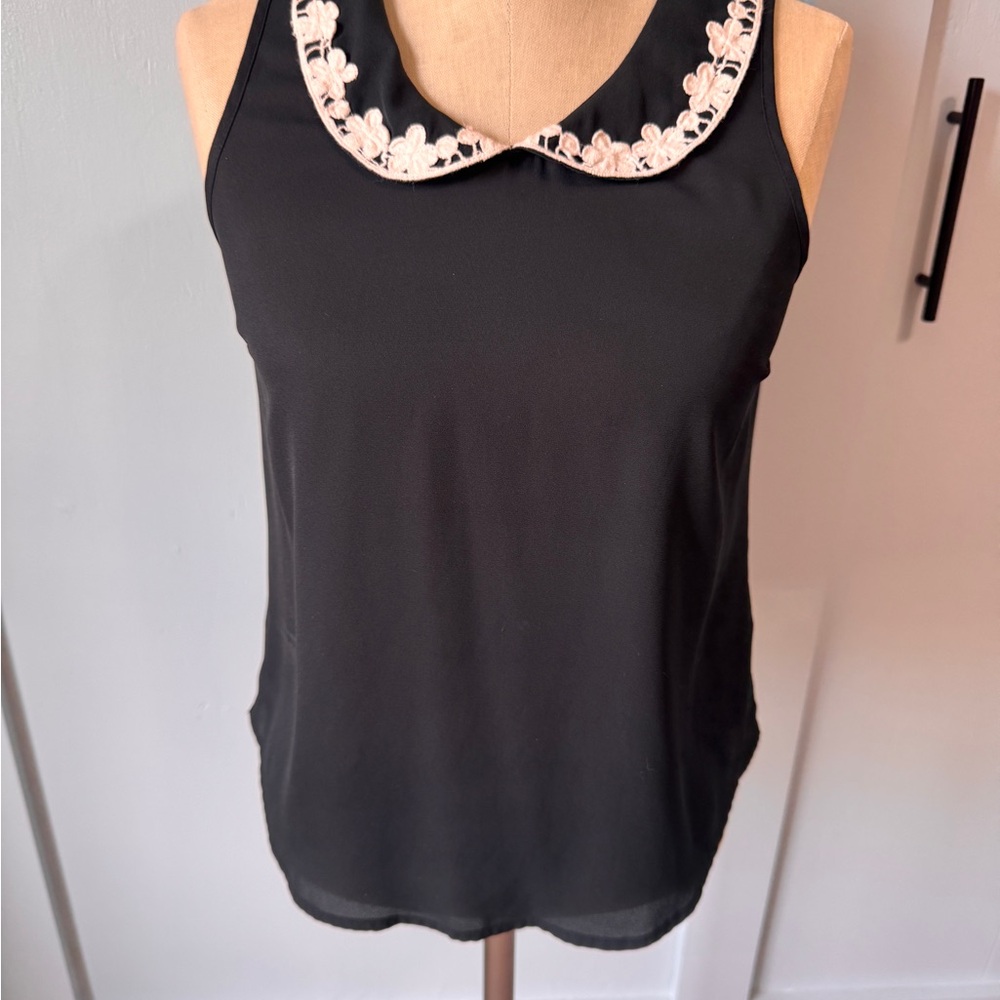 Lauren Conrad Black Sleeveless Top with Floral Peter Pan Collar